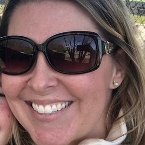 Meet your Posher, April